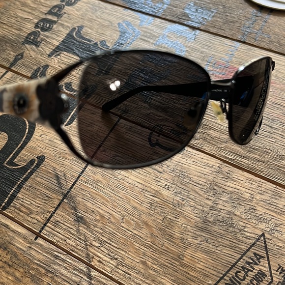 Vera Bradley sunglasses 🕶️ - Picture 2 of 11